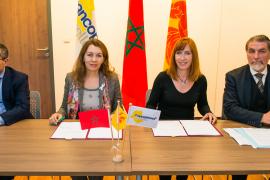 Pascale Delcomminette et Nadia El Hnot signent le procès verbal de la réunion Pascale Delcomminette et Nadia El Hnot signent le procès verbal de la réunion